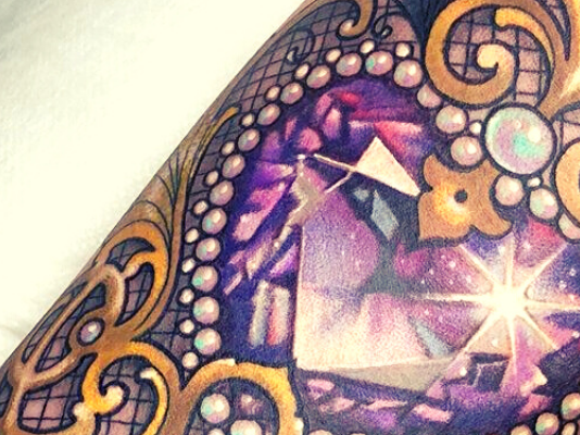 Yaldızlı Ve Işıltılı Dövme Modası